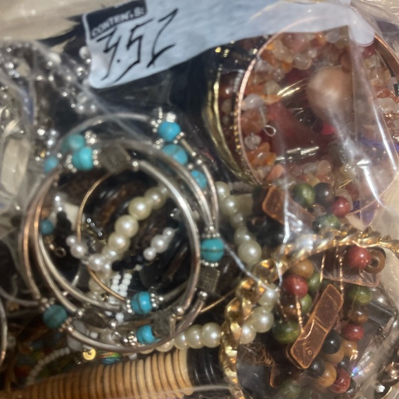 3lb bags of vintage mixed jewelry - Picture 4 of 6